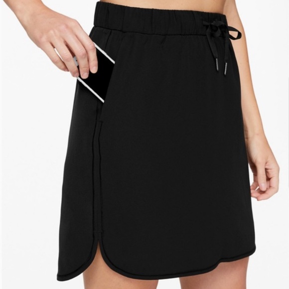 lululemon athletica Dresses & Skirts - Lululemon On The Fly Skirt *21"